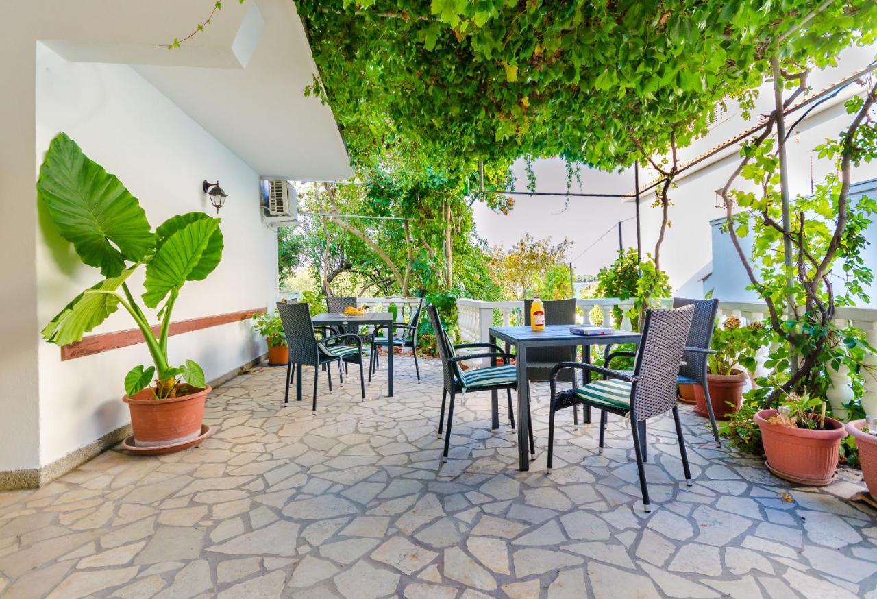 Apartments And Rooms Bianca Barbat na Rabu Exterior foto