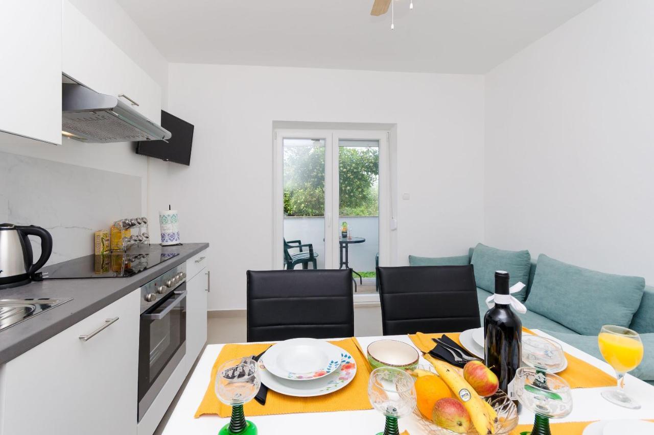 Apartments And Rooms Bianca Barbat na Rabu Exterior foto