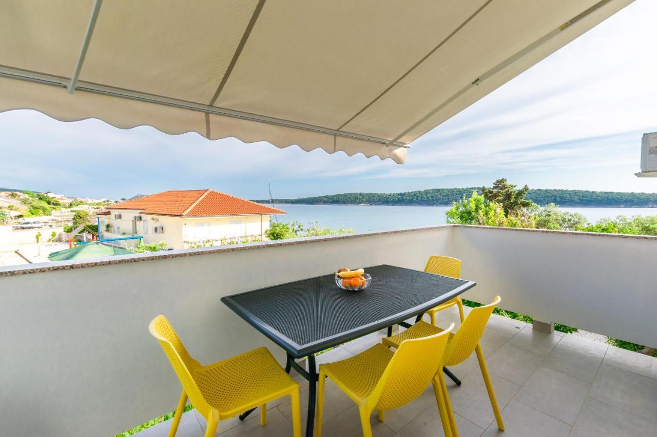 Apartments And Rooms Bianca Barbat na Rabu Exterior foto